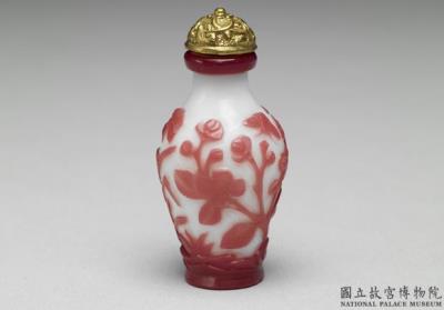 图片[2]-Red-on-white glass overlay snuff bottle with a flower-and-butterfly design, Qing dynasty, Qianlong reign(1736-1795)-China Archive